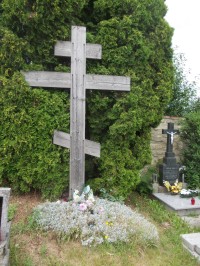 pravoslávený kríž na cintoríne