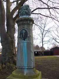socha, pamätník dánskemu chemikovi