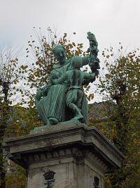 socha ženy s dieťaťom