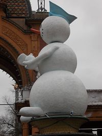 druhý snehuliak pred Tivoli