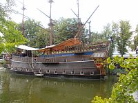 pirátska loď - reštaurácia