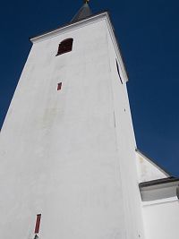 hranolovitá veža kostola
