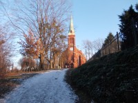 chodník ku kostolu