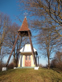 zvonička a kaplnka