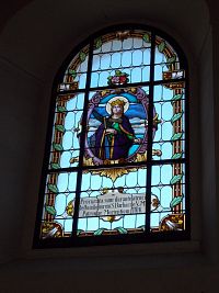 farebná vitráž znázorňujúca sv.Barboru