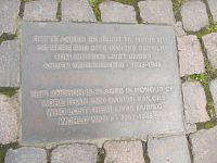 pamätná doska pri pomníku námorníkov padlých v roku 1939 - 1945