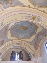 výzdoba zaklenutého stropu lode kostola
