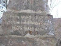nápis na pomníku