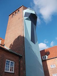 veža s lezeckou stenou