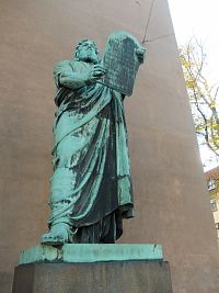 socha Mojžíša od sochára Bissena