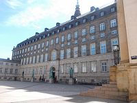 nádvorie a budova Christiansborgu