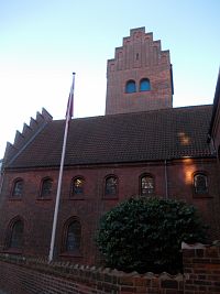 kostol s pristavanou vežou