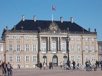 Dánsko - Kodaň - Amalienborg Slotsplads - Palácové námestie