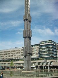 sklenený obelisk
