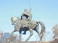 cár na koni s mečom v ruke