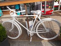 biely bicykel