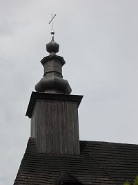 drevená veža s cibuľovitou vežičkou