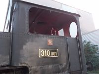 stará lokomotíva 310 001 vyrábaná vo Viedni na konci 19.storočia