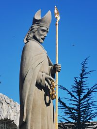 socha sv. Medarda zreštaurovaná a v roku 2017 opäť osadená pred kostolom