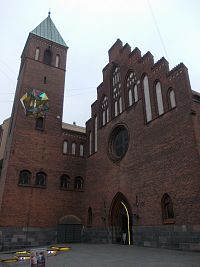 veža a priečelie kostola
