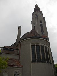 kostol zozadu