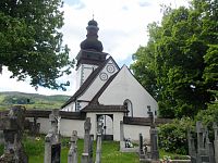 kostol a časť cintorína