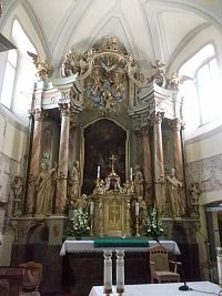 hlavný oltár kostola