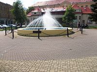 fontána v strede námestia