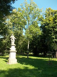 umiestnenie sôch v parku