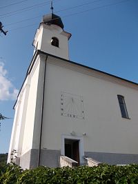 kostol so slnečnými hodinami