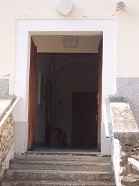 bočný vchod do kostola