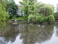 rybník so sochou