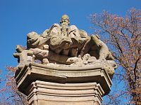 susošie Najsvätejšej Trojice so sochou sv. Františka Xaverského