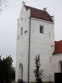 hranolovitá veža kostola
