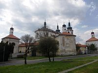 bazilika s ohradným múrom a kaplnkami