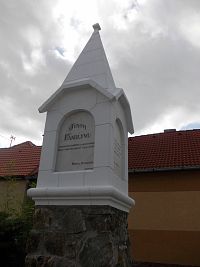 pamätník s vežičkou