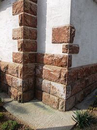 kameň a múr