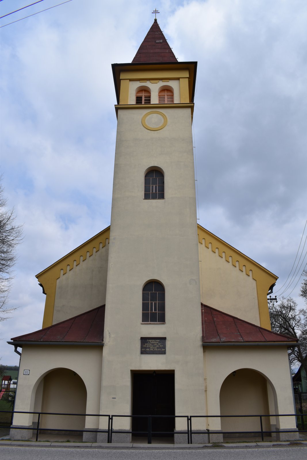 kostrovaolya Svinná - kostol Povýšenia sv.… - Kostel | Turistika.cz