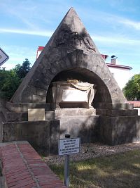 Osek u Duchcova - Pomník saského prince Josefa de Saxe