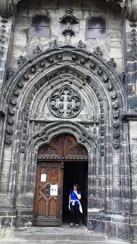 vchodové dvere s gotický portálom