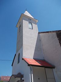 veža kostola so zvonom Pribina