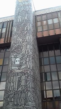 mozaika a časť budovy