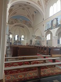 interiér a hlavný oltár