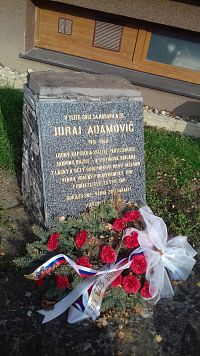 pomník Jurajovi Adamovičovi
