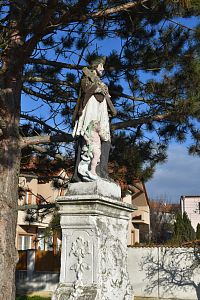 socha v obci Šterusy