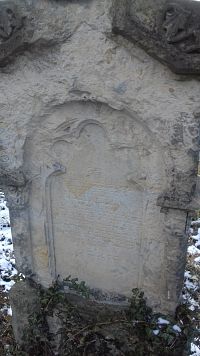 starší pomník z pieskovca