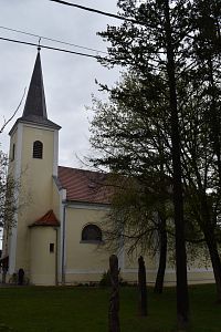 kostol s predsrtavanou vežou