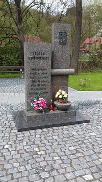 jednoduchý pamätník obetiam vojen