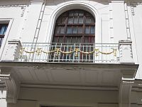 zdobený balkón
