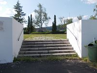 schody k pamätníku